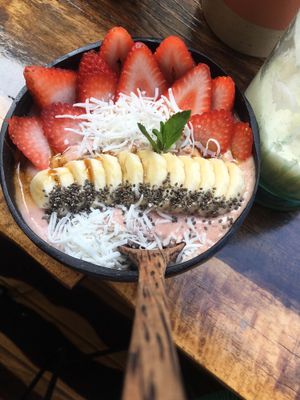 Deliciosa y muy bonita! The "Lam" smoothie bowl at Peace & Bowl in Playa Del Carmen