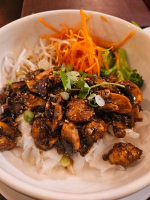 Garlic Noodles at Bulan Thai Vegetarian Kitchen - Silver Lake in Los Angeles