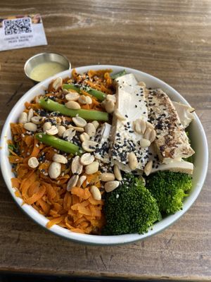 Bowl Thai con tofu   at Semillero in Mexico City