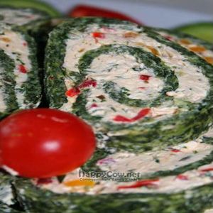 spinach rolls with bell peppers and cream cheese at Lei e Lui in Berlin