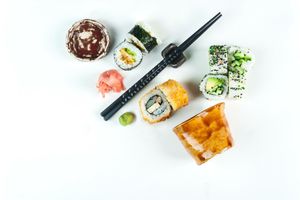 Avocado fry rolls, tofu-mushroom tempura and avocado-cucumber maki at Rull in Tallinn