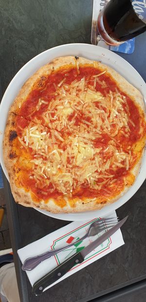 Pizza Margherita vegan at Pizzeria Da Marcello in Schleswig