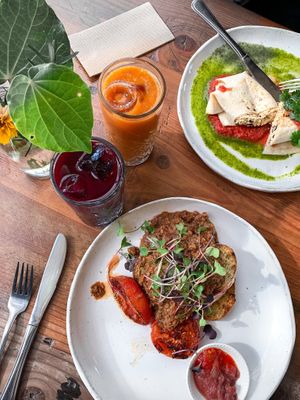 'Mince' on toast + Breakfast Burrito + Fresh Juice 🌯🍎🍉🥕 at KIND in Auckland