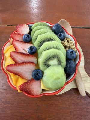 Top 8. Mango Kiwi Berries Vegan Smoothie Bowl   at Every Fresh Bar in Penang