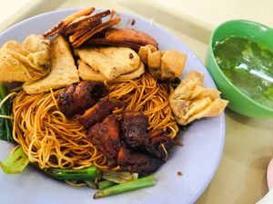 Cheap and delicious wan ton mee at Lu Xiang Vegetarian 绿香素食 in Central Singapore