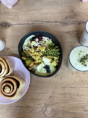 Zimtschnecken & Bowl   at Mandala Café & Yoga in Oberstdorf