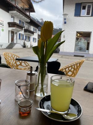 Zitronen-Ingwer-Tee 🍋   at Mandala Café & Yoga in Oberstdorf