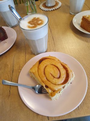 Chai und Zimtschnecke at Mandala Café & Yoga in Oberstdorf