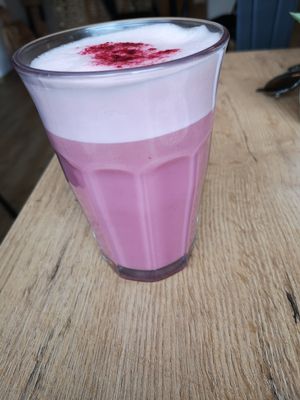 Rote Beete latte 😋 gluten free at Mandala Café & Yoga in Oberstdorf