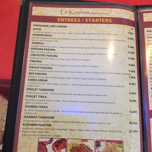 Some starters are Vegetarians
Sources :  https://www.facebook.com/pg/desidhaba1/photos/?ref=page_internal at Le Kashmir in Arles