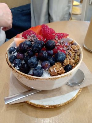 Super berry acai at Life Alive Organic Cafe in Boston