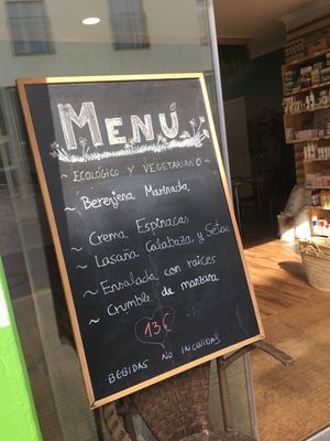 There’s 1 menu they serve every Thursday & Saturday. They announce it on their facebook page at Planeta ECO in Alicante
