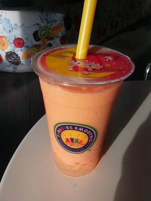 Papaya smoothie with lychee popping pearls at Paradise Smoothie in Fort Myers