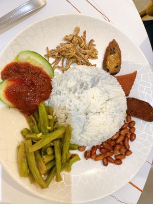 Nasi lemak rice is inconsistent blue-ish. The only good thing probably is the chilli only. The mock meat looks pathetic (it was only thinly 1 slice) 🥺 at Green Bliss Habitat 綠福苑 - Fortune Centre in Central Singapore