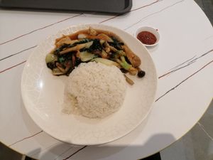 时蔬炒猴头菇饭 at Green Bliss Habitat 綠福苑 - Fortune Centre in Central Singapore