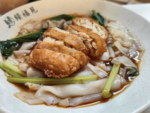 Fried chicken with hor fun at Green Bliss Habitat 綠福苑 - Fortune Centre in Central Singapore