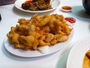 Fried mixed mushroom tempura at Green Bliss Habitat 綠福苑 - Fortune Centre in Central Singapore