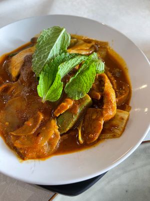 R4 VEGAN RED CURRY Potato, mushrooms, cabbage, tempeh, okra
RM9.90
 at Vegan Life in Perak