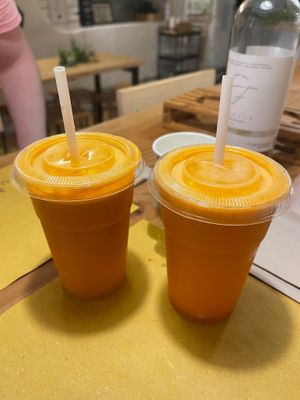 Pineapple, carrot and lime smoothie at Aromaticus in Rome