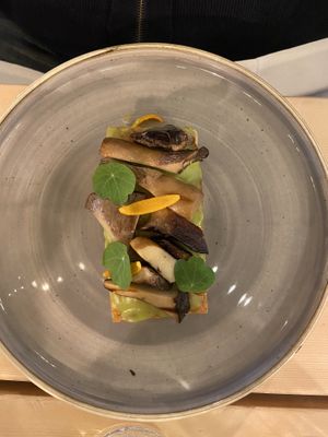 Focaccia con crema di piselli e cardoncelli  at Aromaticus in Rome