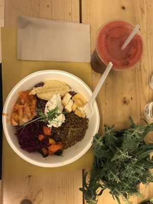 Bowl and a fruit smoothie !!! Sooo yummy and different ! at Aromaticus in Rome