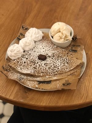 Vegan brownies and cream at Crêpeaffaire in Chester