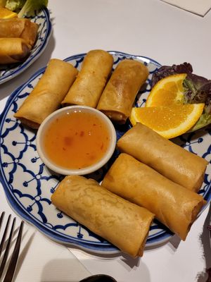 Veg spring rolls at Piyawat in Bendigo
