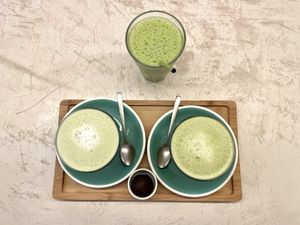 Matcha lattes and green smoothie  at Bohl in Barcelona