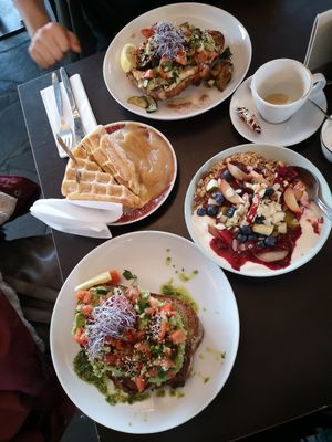 Vegan Waffle, Müsli Bowl, toll belegte Brote mit Grillgemüse und Avocado :) at Hermann in Freiburg