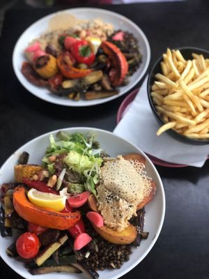 Grillz & Straight Outta Oven, zusätzlich Pommes  at Hermann in Freiburg
