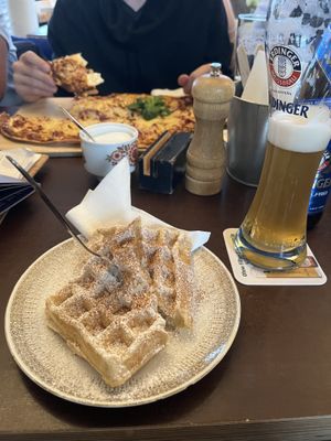 Vegane Waffeln, Puderzucker&Zimt  at Hermann in Freiburg
