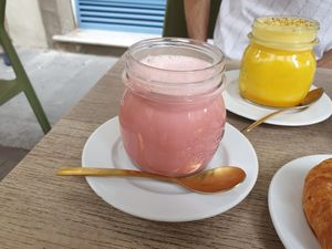 Pink latte at Rosalía in Florence