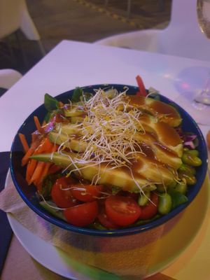 Avocado salad at Cafe Madrigal in Valencia