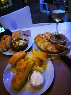 Spanish tortilla, faux pate and 🌱 cheese and olives at Cafe Madrigal in Valencia