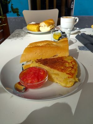 Breakfast with tomato bread and tortilla at Cafe Madrigal in Valencia