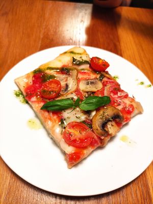 Vegan pizza with basil olive oil 😋 at Cafe Madrigal in Valencia