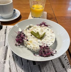 Ensalada de patatas at Cafe Madrigal in Valencia