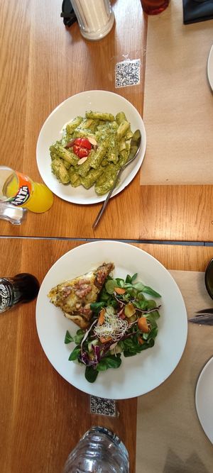  at Cafe Madrigal in Valencia