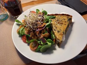 Quiche de espinacas at Cafe Madrigal in Valencia