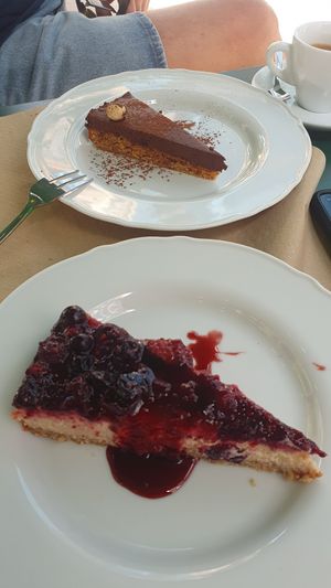 Tarta de chocolate y avellanas, y cheese cake con frutos rojos sin gluten at Cafe Madrigal in Valencia
