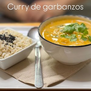 Curry rojo de garbanzos, calabaza y espinacas at Cafe Madrigal in Valencia