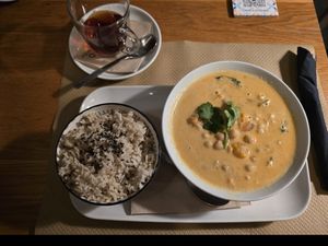 Chickpea curry with brown rice at Cafe Madrigal in Valencia