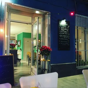 Come in  at Cafe Madrigal in Valencia