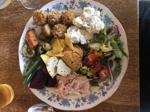 Fafel munchie box at Cafe Kombucha in Elgin