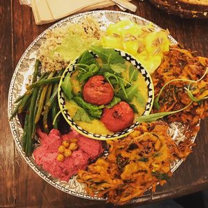 Cafe Kombucha: Simply the best place to grab vegan scran in Elgin! Here we have the sharing platter looking particularly tempting... at Cafe Kombucha in Elgin