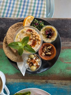 Vegan Syrian at Jorden ar bla som en apelsin in Uppsala