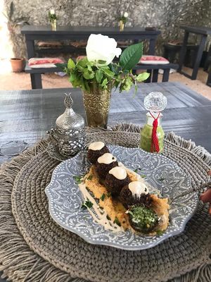 Falafel y hummus at Pasha in Tulum