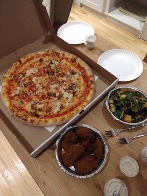 A proper meal at Screamer's Pizzeria - Crown Heights in Brooklyn