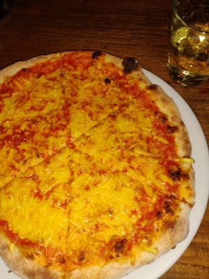margharita pizza at Trattoria Toto in Amsterdam