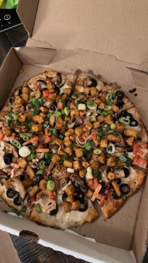 vegan garlic chicken pizza  at Bossman's Pizza in San Jose